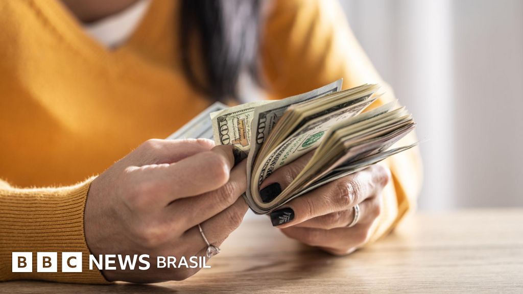 Por que dólar atingiu maior baixa em quatro anos e pode cair ainda mais