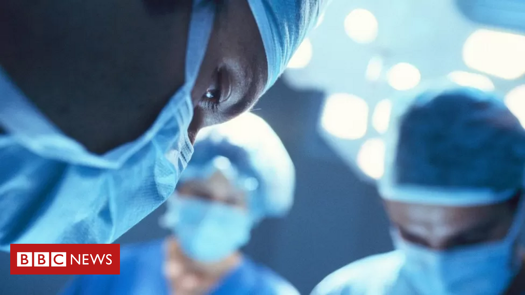De estupro a toques íntimos: como cirurgiãs britânicas são abusadas durante operações