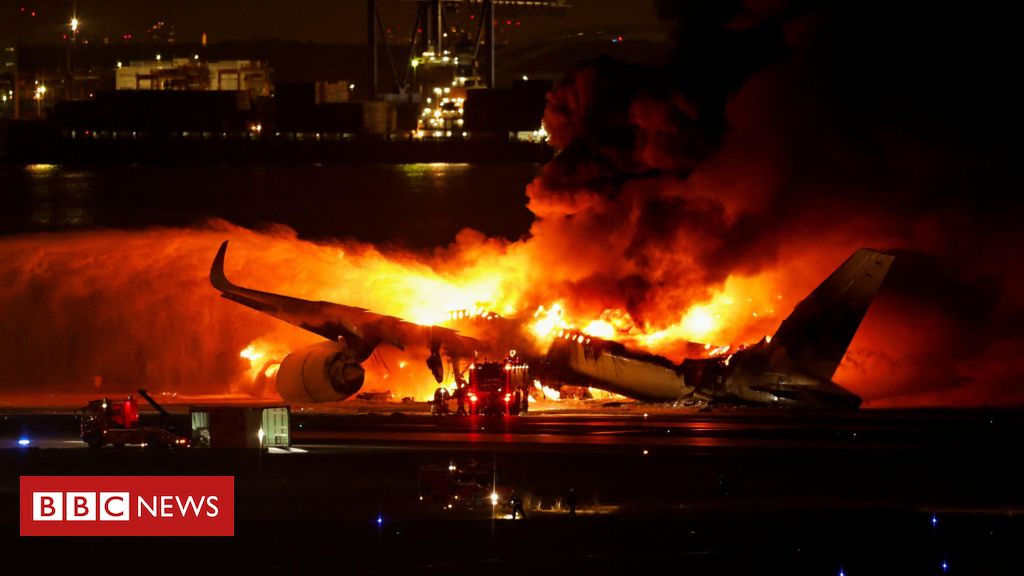 O que se sabe sobre avião que pegou fogo com 379 a bordo após colisão no Japão 