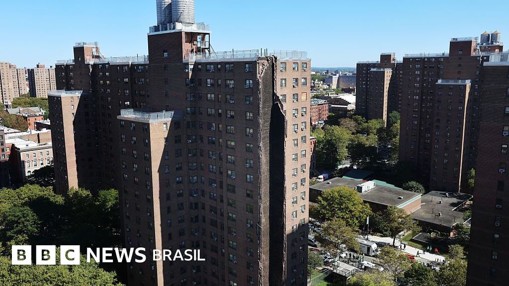 Fenda gigante se abre em prédio em Nova York