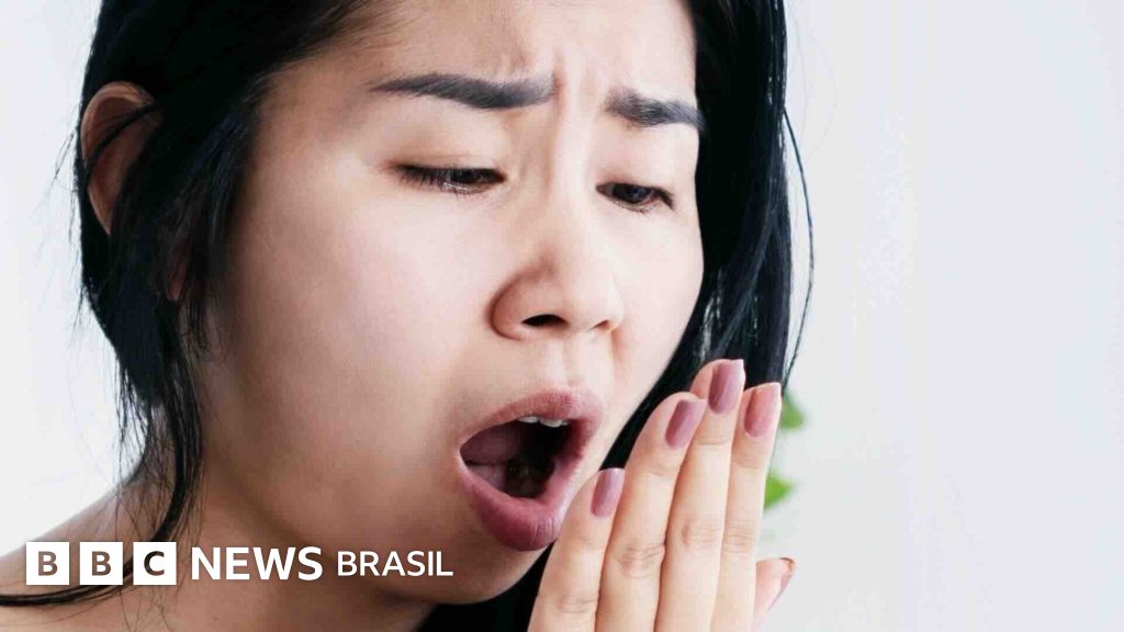Por que pessoas têm mau hálito? E como melhorar?