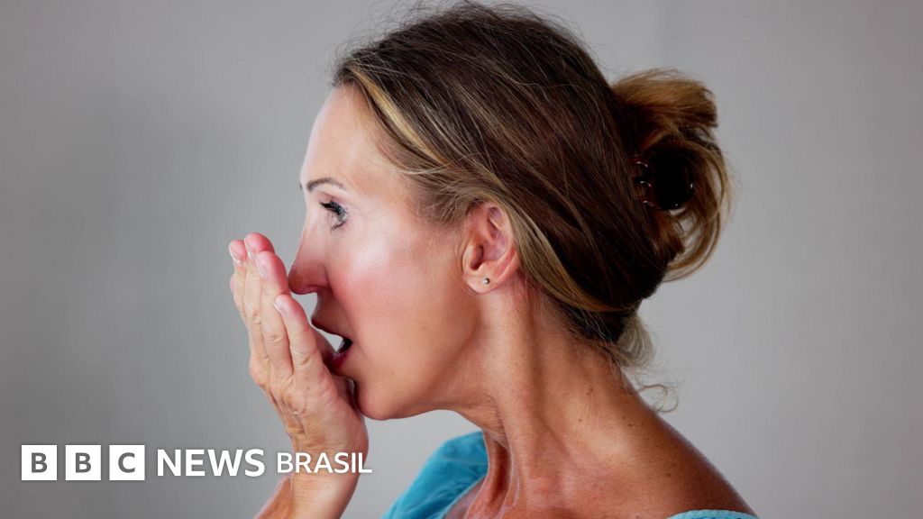 Quais são as causas do mau hálito (e os alimentos que podem piorá-lo)