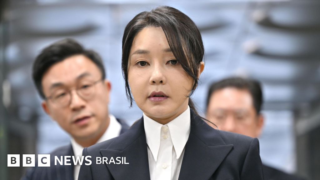 Do palácio presidencial à prisão: a derrocada da ex-primeira-dama da Coreia do Sul