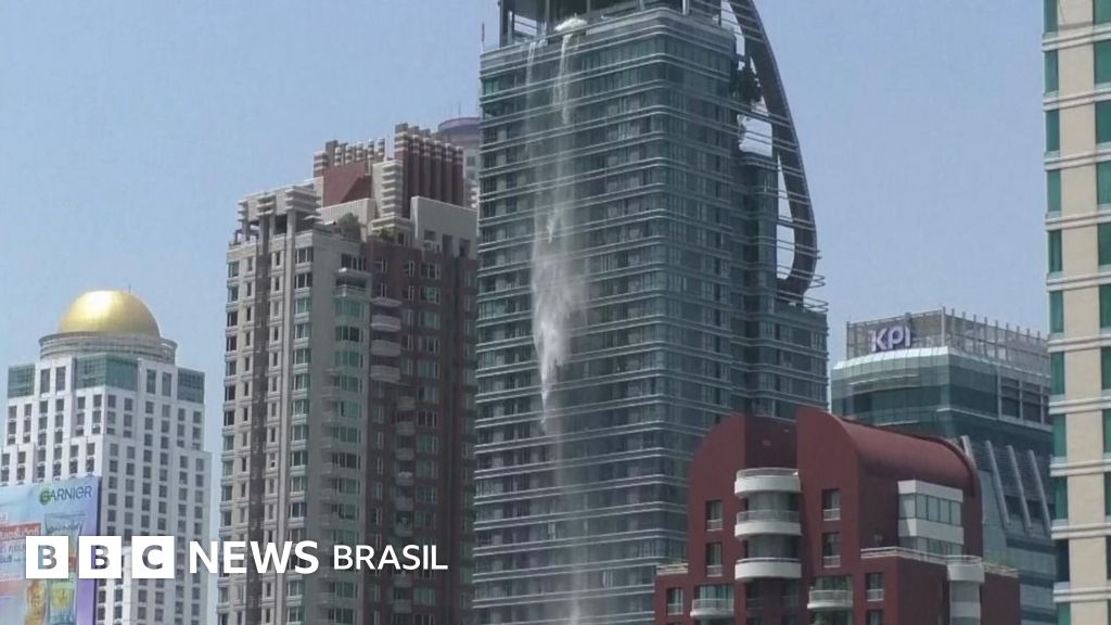 Água de piscina transborda de topo de prédio durante terremoto em Bangkok