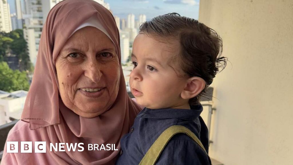 Uma avó escapa da guerra em Gaza e conhece o neto brasileiro: 'Pedia a Deus que me desse mais tempo de vida para vê-lo'