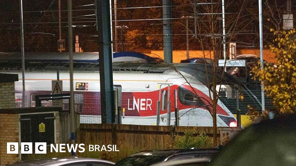Dez pessoas são esfaqueadas em trem para Londres; o que se sabe sobre o ataque