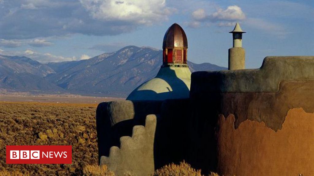 As casas feitas de lixo que dispensam ar-condicionado no deserto