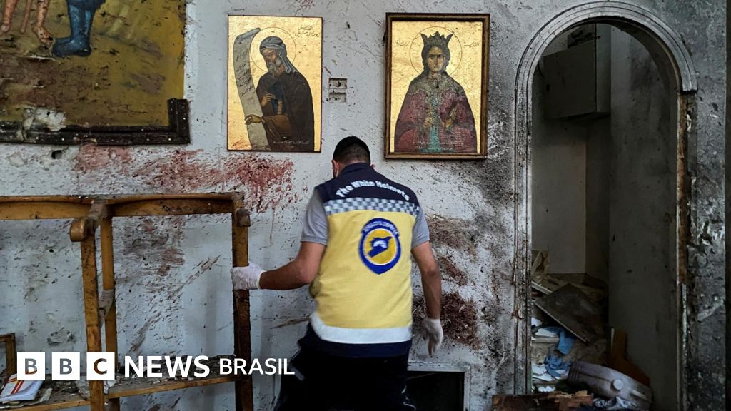 Atentado do EI contra igreja cristã deixa 22 mortos na Síria, dizem autoridades