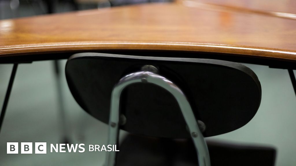 A onda de agressão a professores no mundo: 'Ficar perto da porta para sair correndo'