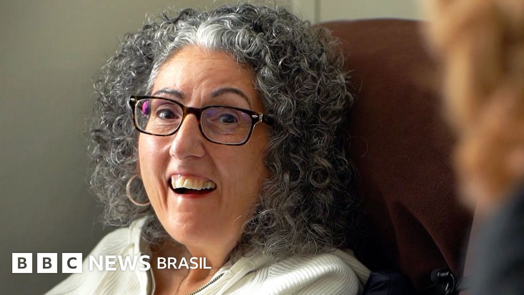 Como 8 segundos em fita de VHS devolveram voz a mulher com doença degenerativa após 25 anos
