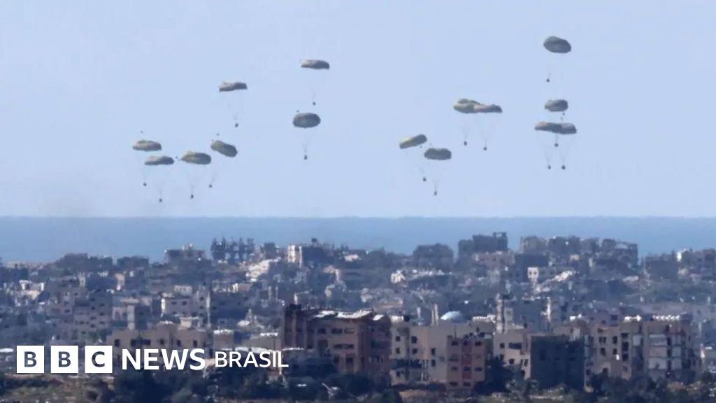 'Uma gota no oceano?': BBC acompanha operação de lançamento aéreo de doações em Gaza