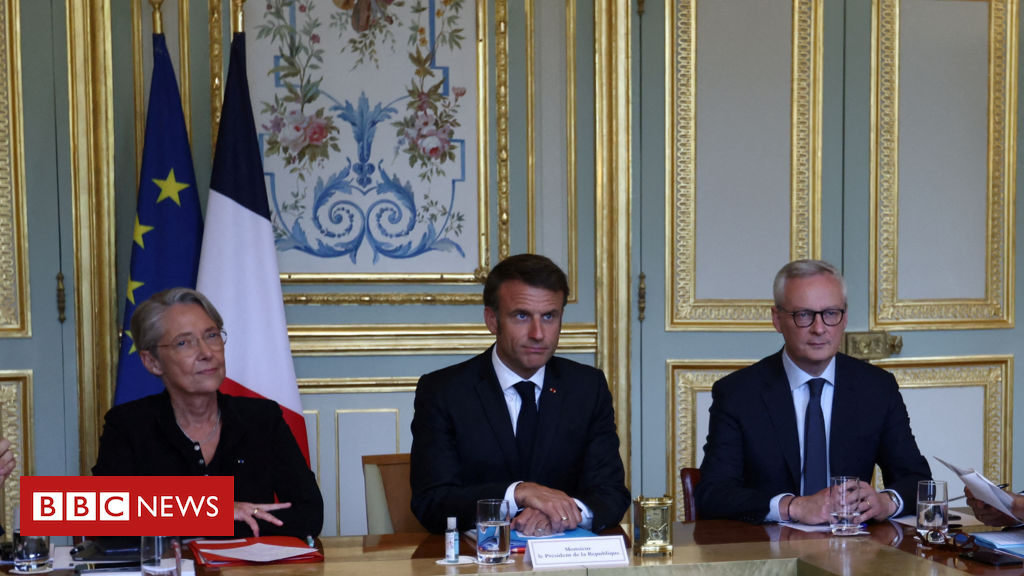Macron appelle au retour à l’ordre et compte dimanche au moins 49 arrestations en France