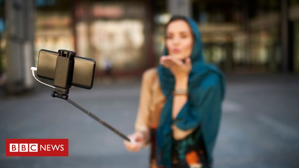 As influencers que lucram com informação falsa sobre saúde feminina no Brasil e no mundo