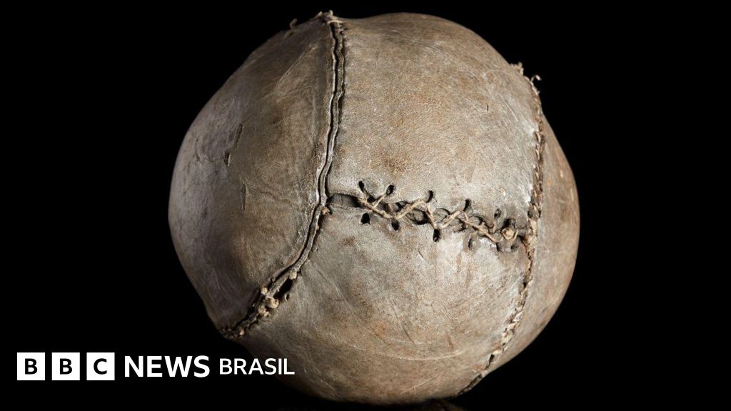 Como é a bola mais antiga do mundo — que viajou até Miami para Brasil x Escócia