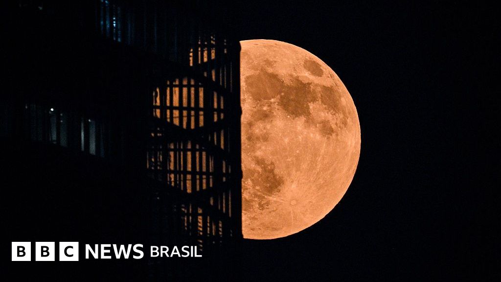 Em fotos: a Lua de Sangue que impressiona observadores ao redor do mundo