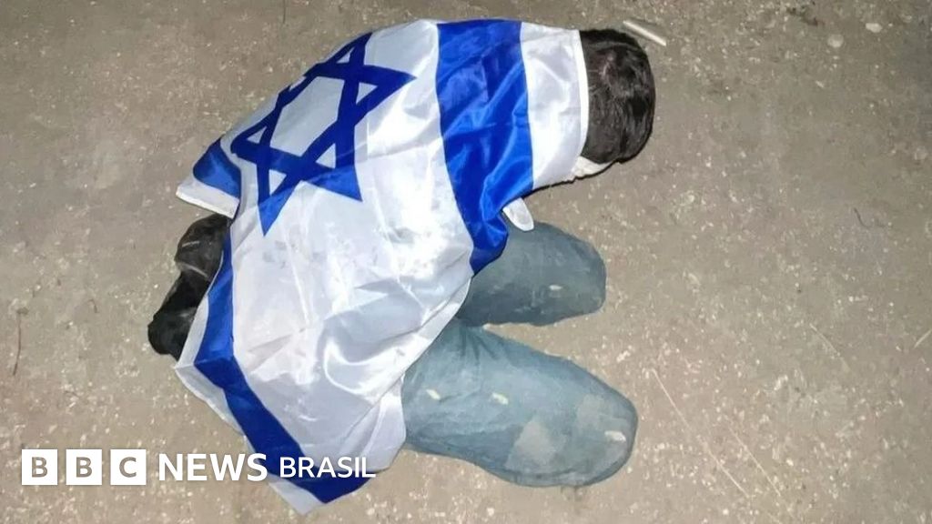 Soldados israelenses postam fotos de presos palestinos sendo humilhados