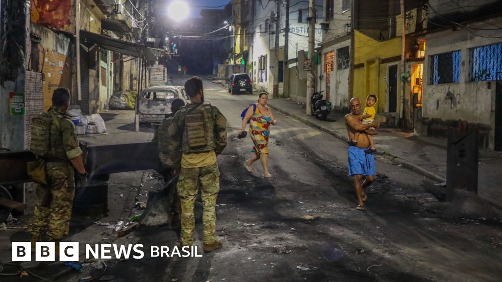 'Vi corpo sem cabeça, corpos totalmente desfigurados': o fotógrafo que acompanhou por 24 horas a operação policial que deixou 119 mortos no Rio