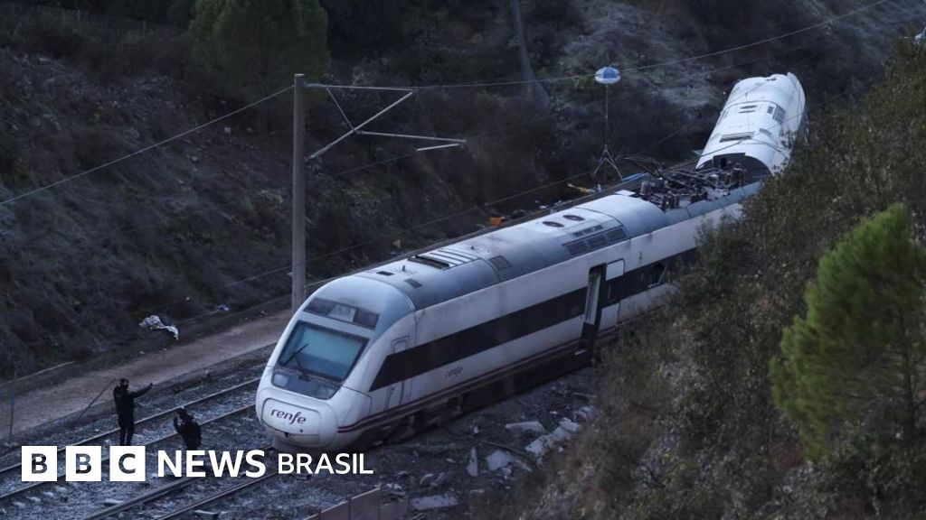 'Extremamente estranho': o que se sabe sobre colisão entre trens de alta velocidade na Espanha que deixou pelo menos 39 mortos