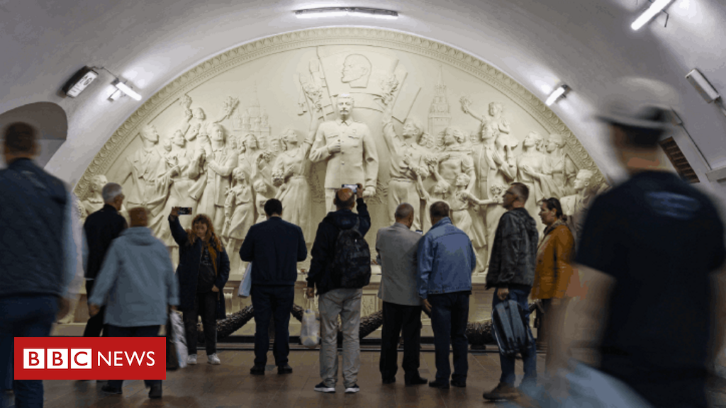 O que nova estátua de Stalin em Moscou mostra sobre tentativa da Rússia de reescrever a história