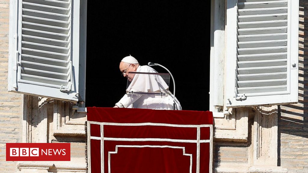 Todo o texto do papa americano em um fundo branco.