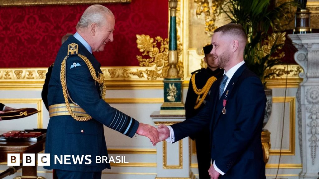 'Abracei um homem armado para impedi-lo de explodir hospital'