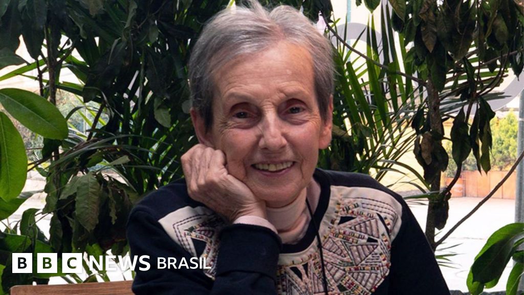 'Odeio o termo idoso. A palavra velha deveria ser digna. Sou velha, gosto disso'