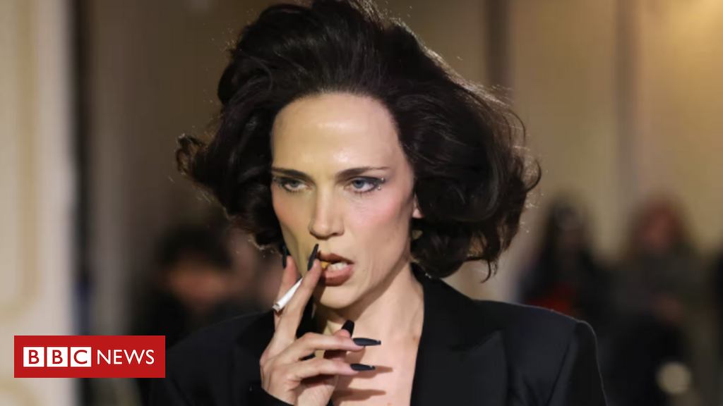 Por que celebridades estão glamurizando cigarro de novo