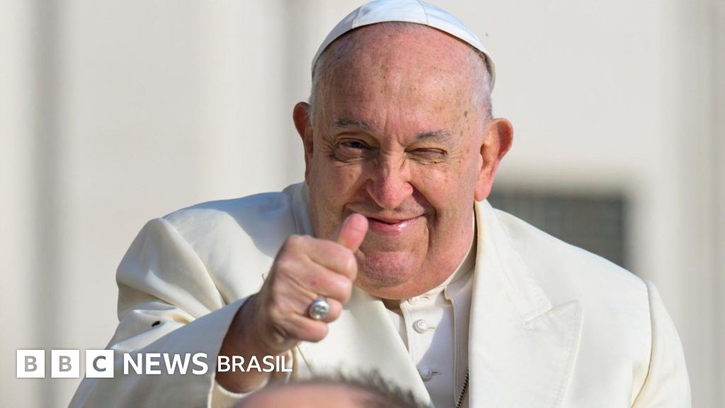Papa Francisco deixa o hospital após 38 dias de internação