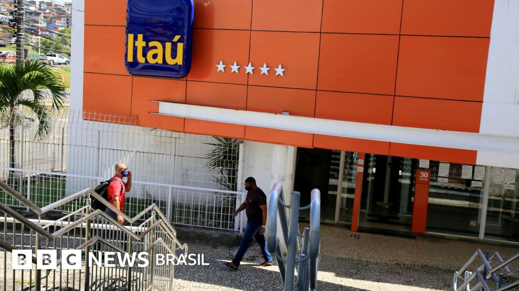 Por que Itaú demitiu cerca de mil funcionários que trabalhavam de casa