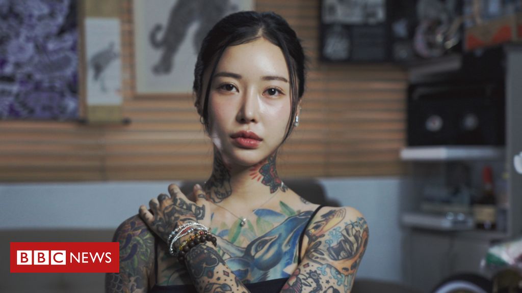 As mulheres no centro do mercado de tatuagens clandestinas da Coreia do Sul