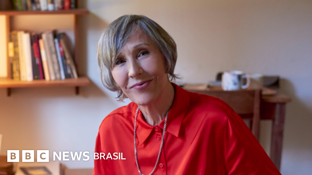 'Minha babá era espiã da KGB e descobri que envenenou seu marido no sofá onde me dava leite'