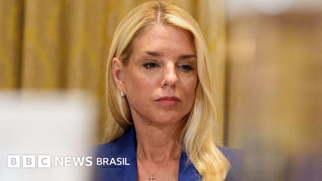 Trump pede ao Departamento de Justiça 'urgência' em processos contra adversários políticos