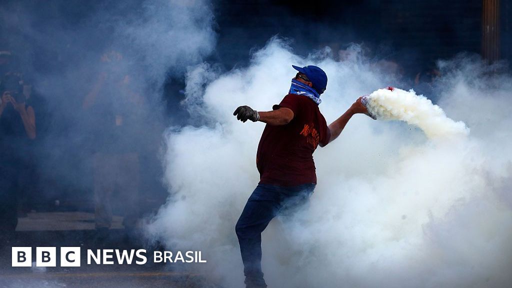 Jornada diária de até 12h e salário em moeda estrangeira: a polêmica reforma trabalhista de Milei que gerou greves e protestos na Argentina