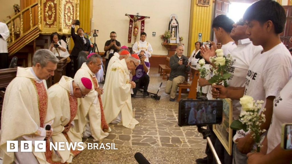 As desculpas de joelho que o Vaticano fez a povoado no Peru: 'Fizeram o que queriam conosco porque somos pobres'