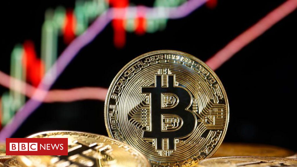 Bitcoin alcança valor recorde de US$ 100 mil: 7 momentos que definem a criptomoeda