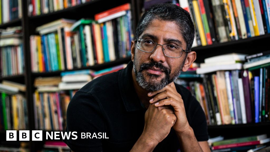 Brancos de classe média atacam cotistas porque perderam privilégio de ser medíocres, diz escritor pioneiro das cotas