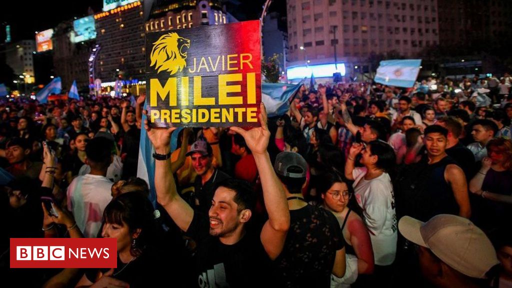 'A mudança venceu o medo': 3 fatores que explicam a contundente vitória de Milei nas urnas da Argentina