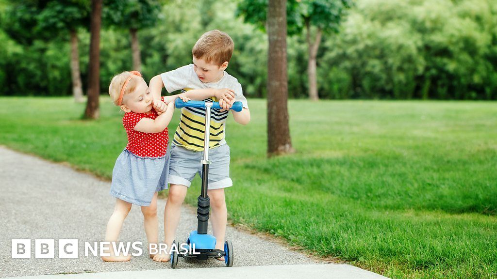 O que explica rivalidade entre irmãos da infância à vida adulta