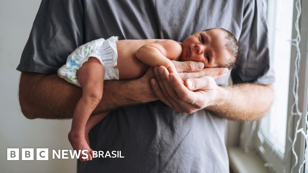 Licença-paternidade com urgência no Congresso: quais os benefícios da ampliação, segundo estudos