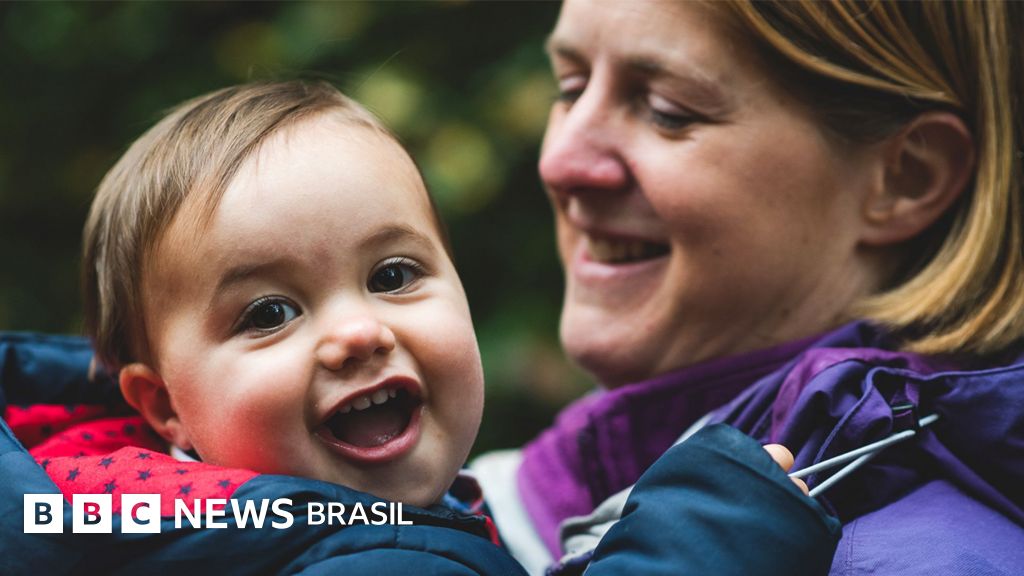 As famílias que dizem terem sido enganadas por clínicas de fertilização: 'Quando meu filho nasceu, vi que algo estava errado'