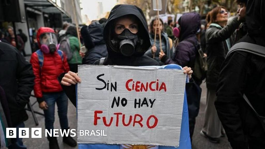 Os 4 grupos que mais perderam com cortes drásticos de Milei na Argentina