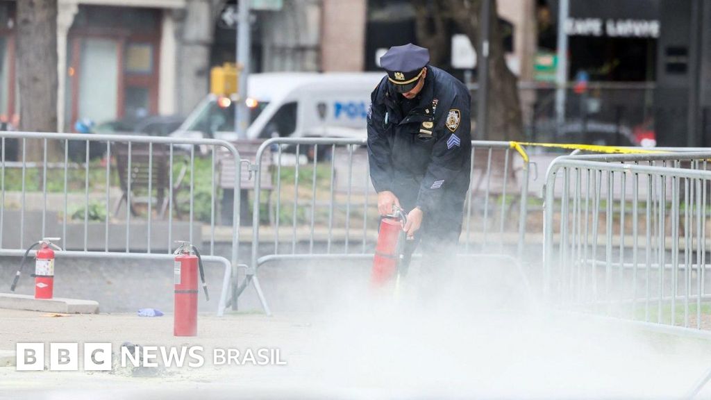 Homem ateia fogo em si mesmo diante de tribunal que julga Trump em NY