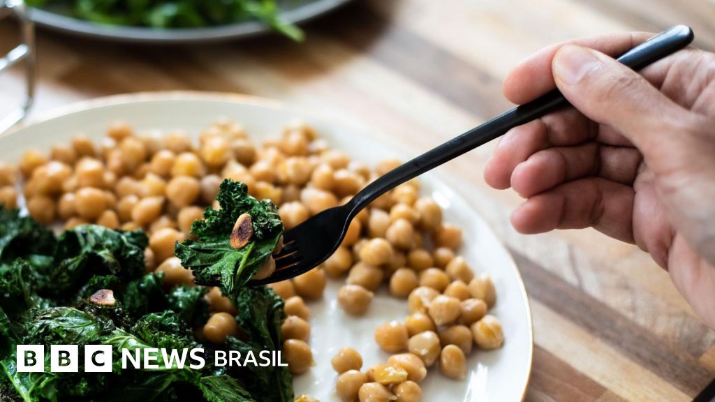 Quais vitaminas são essenciais para a saúde e quais alimentos oferecem a maior variedade?