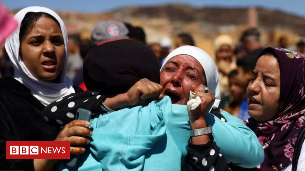 A corrida contra o tempo para salvar sobreviventes presos nos escombros de terremoto no Marrocos