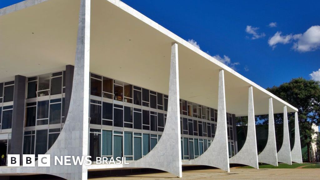 Após fuga de ex-diretor da PRF, Moraes ordena prisão domiciliar de outros 10 condenados por golpe: o que se sabe