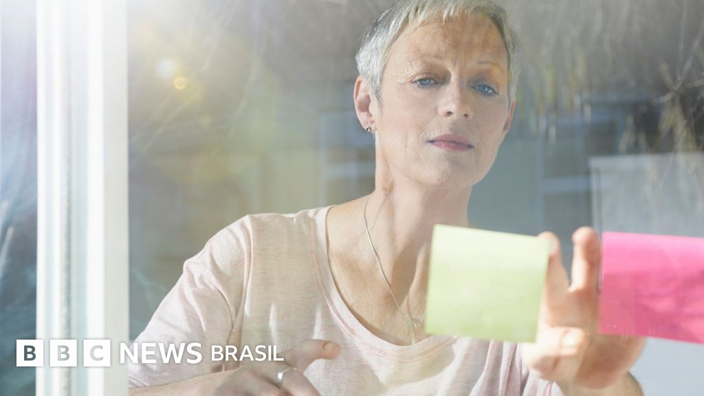 Como mulheres pelo mundo lidam com a menopausa, da 'segunda primavera' no Japão ao hábito de mascarar sintomas na Inglaterra