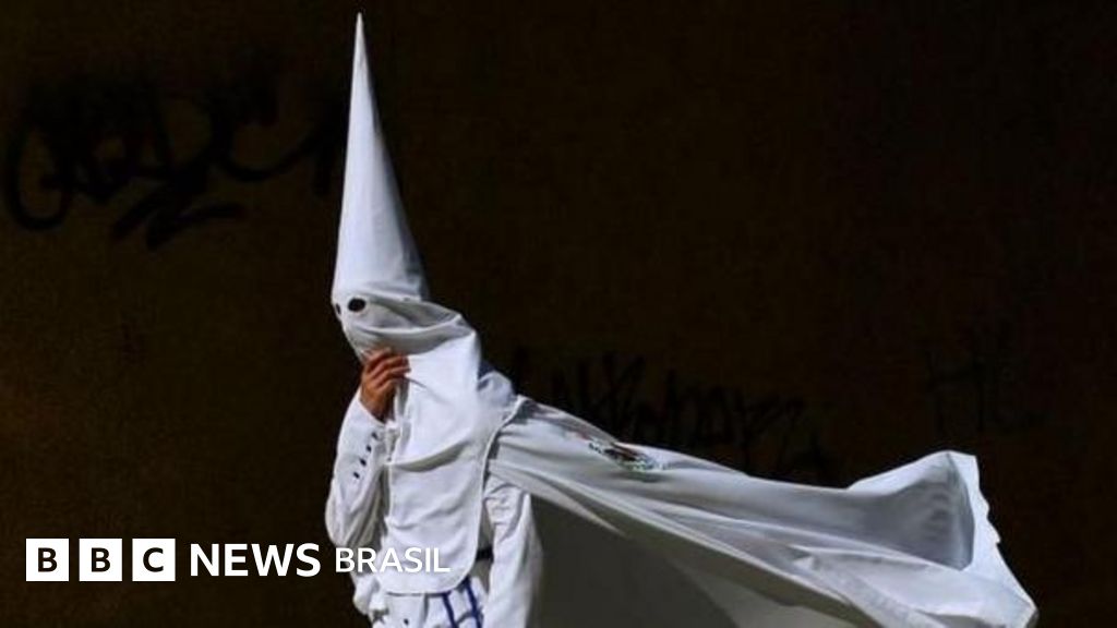 As origens do capirote, o curioso gorro pontudo usado por penitentes espanhóis na Semana Santa