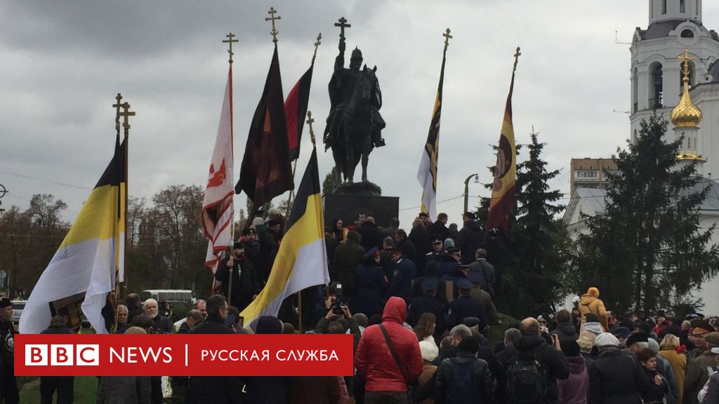 Памятник ивану грозному в казани. Памятник Ивану Грозному Кол. Памятник Грозному в Серпухове. Российский флаг в Грозном статуя. Чуваши едут к Ив Грозному памятник.