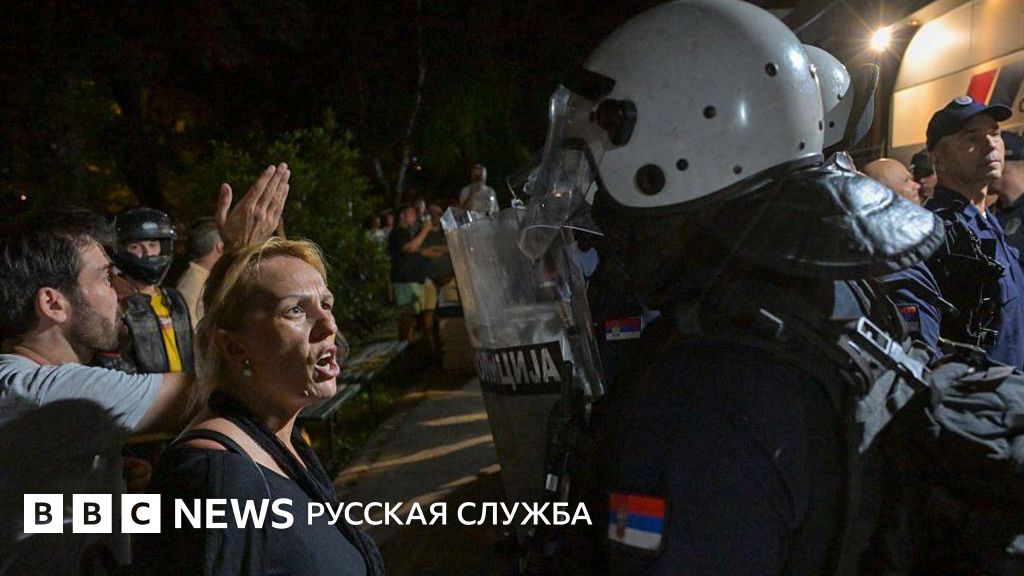 Сербия в огне: столкновения оппозиции, сторонников Вучича и полиции привели к десяткам раненых