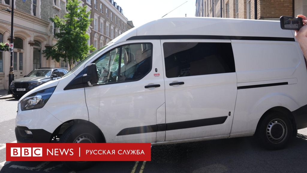 Обвинение в поджогах домов, связанных с премьером Британии, предъявили гражданину Украины. Его взяли под стражу